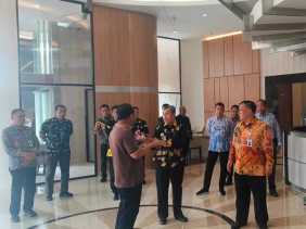 Peninjauan Penyelesaian Pembangunan Ruang  Pelayanan DPMPTSP Prov Riau