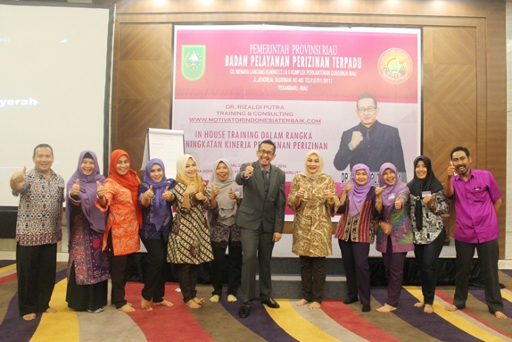 In House Training dalam Rangka Peningkatan Kinerja Pelayanan Perizinan DPMPTSP Provinsi Riau