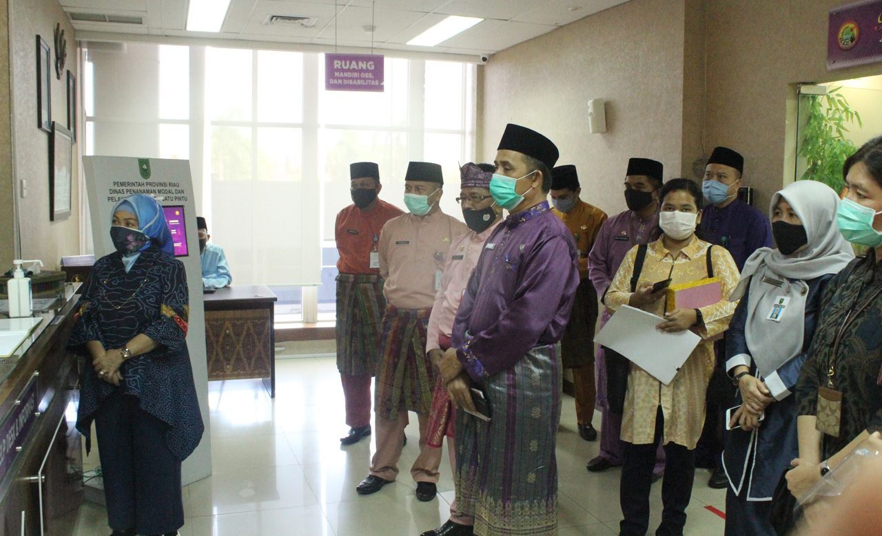 Deputi bidang Pelayanan Publik Kementerian Pendayagunaan Aparatur Negara dan Reformasi Birokrasi (PANRB) Diah Natalisa Berkunjung Ke DPMPTSP Provinsi Riau
