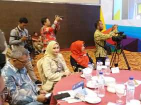 Kepala DPMPTSP Provinsi Riau menandatangani PKS tentang Penanaman Modal dan Investasi dengan Kepala DPMPTSP Jawa Timur