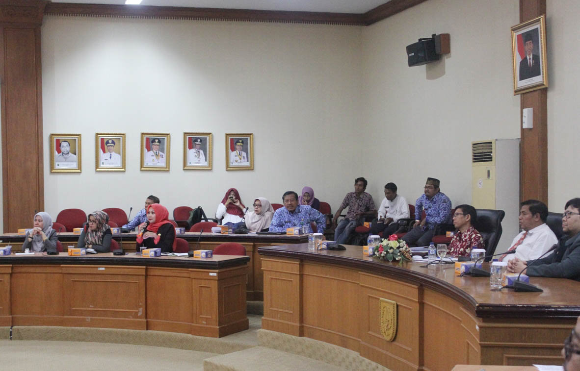 Kepala DPMPTSP Provinsi Riau Memaparkan Pengelolaan Pengaduan Masyarakat Terhadap Pelayanan Perizinan Dan Nonperizinan di DPMPTSP Provinsi Riau