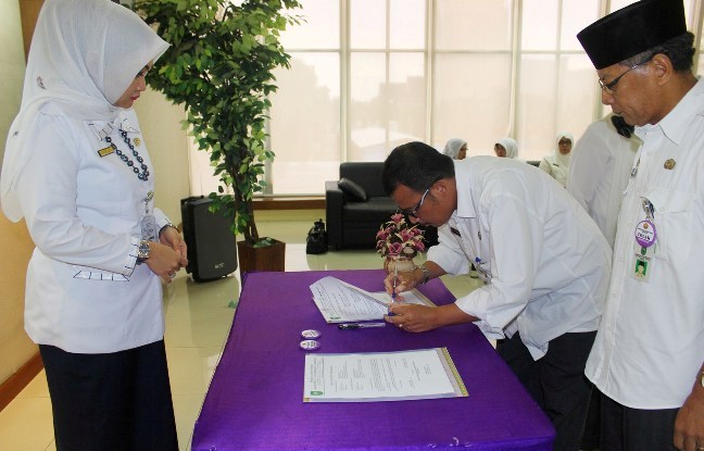 Sertijab Pejabat Eselon III Dan IV Serta Perpisahan Pegawai Purna Bhakti di Lingkungan DPMPTSP Provinsi Riau