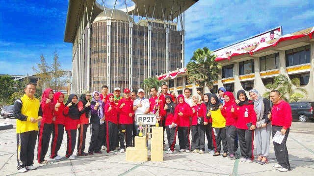 DPMPTSP Provinsi Riau meraih Juara Umum Permainan Rakyat pada HUT Riau ke-59 dan HUT RI ke-71 Tahun 2016