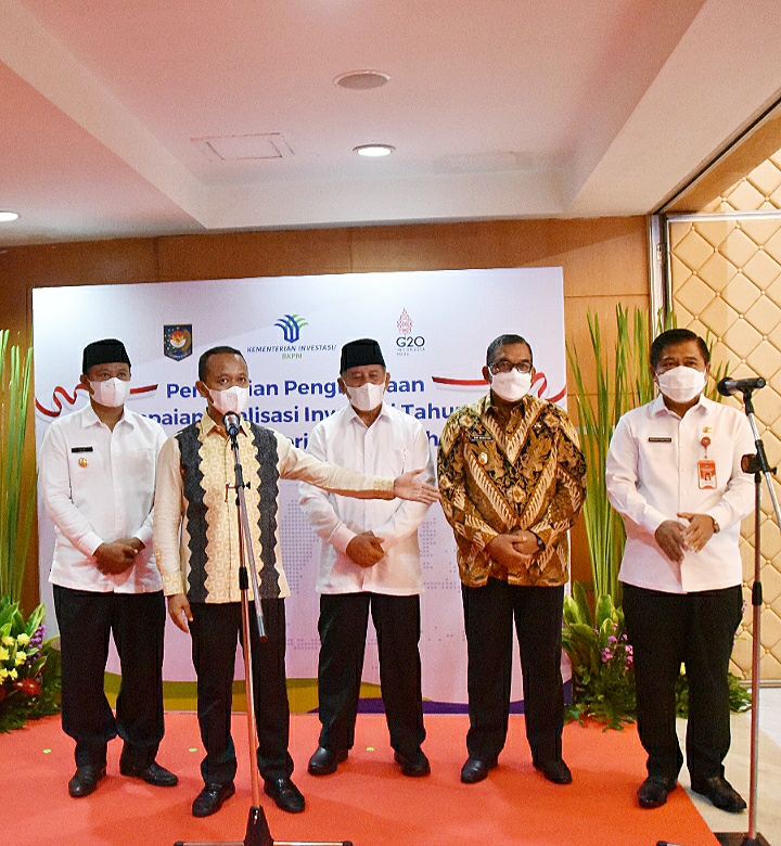 Alhamdulillah Riau mendapatkan penghargaan peringkat ke 5  Nasional dari Menteri Investasi  atas Capaian realisasi investasi Tahun 2021 sebesar  Rp. 53,05 Triliun