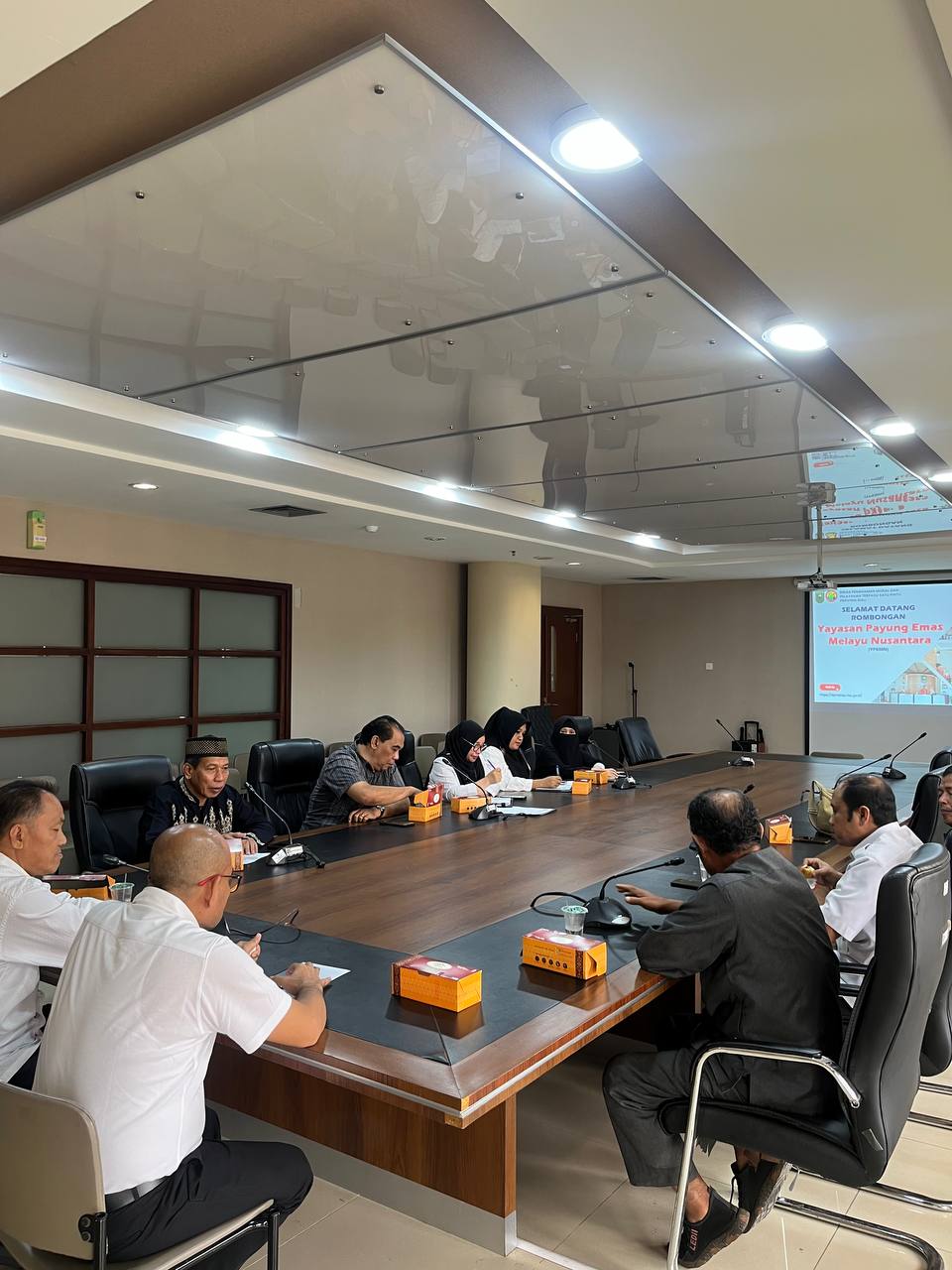 DPMPTSP Provinsi Riau menerima kunjungan dari Tim Yayasan Payung Emas Melayu untuk melakukan Konsoslidasi  dalam Rangka Penjajakan Investasi di Bidang Pendidikan