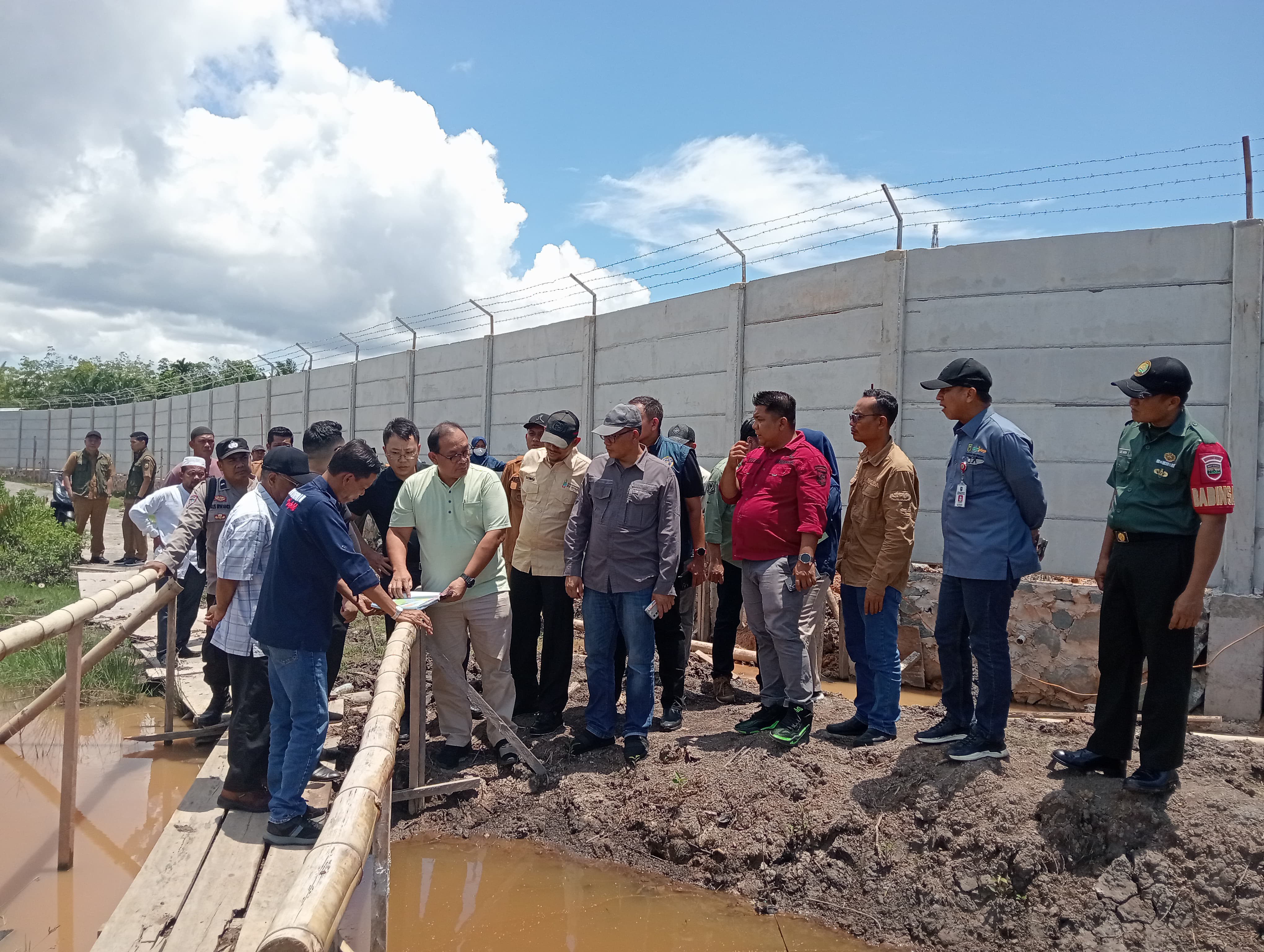 Calon Investor dari Yunnan China Tinjau Kawasan Industri Buruk Bakul, Kabupaten Bengkalis, Tertarik Kembangkan Investasi Strategis di Riau