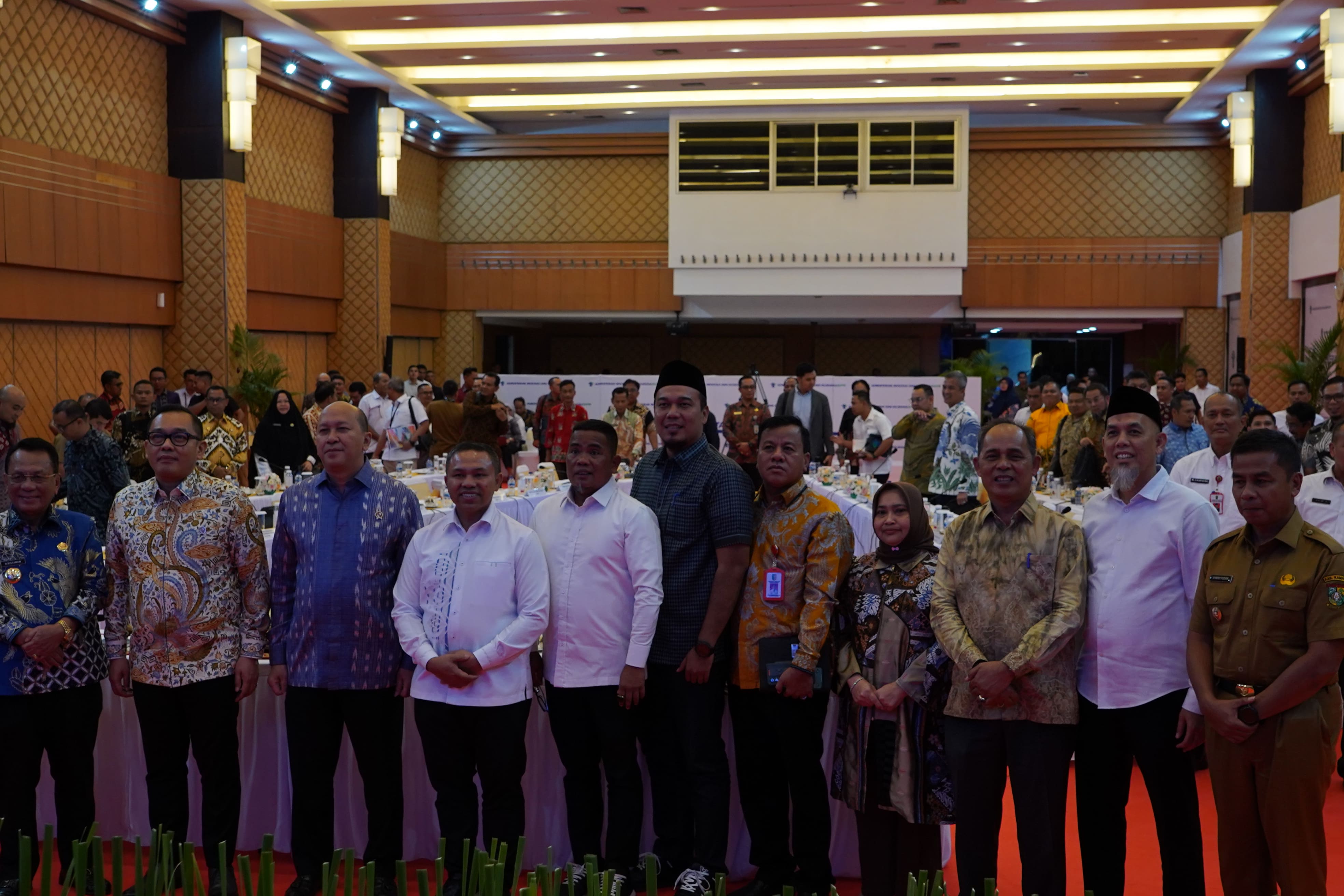 Kepala DPMPTSP Provinsi Riau Dampingi Gubernur Riau dalam Expose Potensi Investasi dan Hilirisasi kepada Menteri Investasi/Kepala BKPM