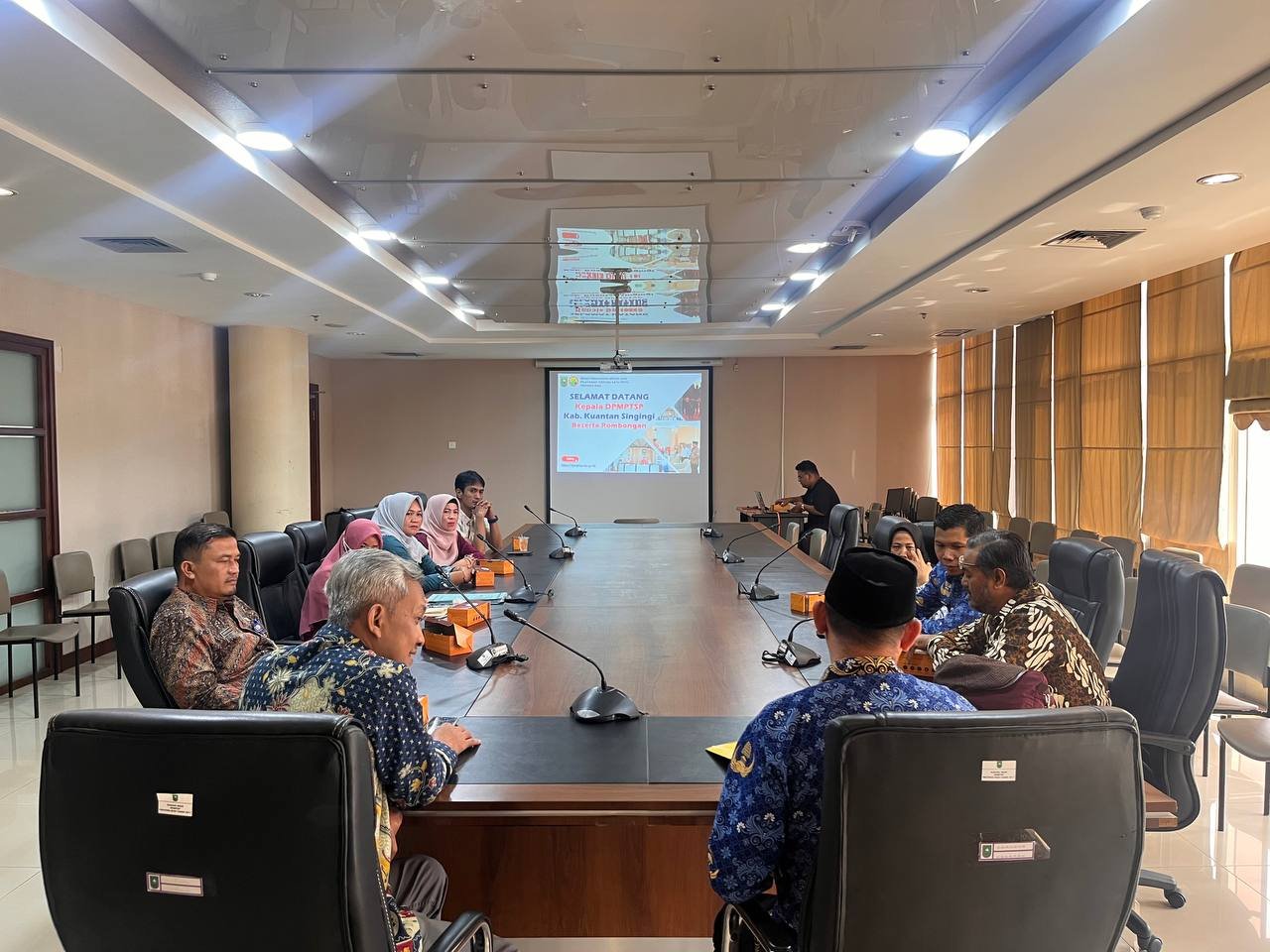 DPMPTSP Provinsi Riau Terima Kunjungan DPMPTSP Kuantan Singingi untuk Konsultasi dan Koordinasi Launching MPP
